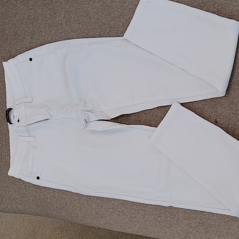 White women stretchy pants
